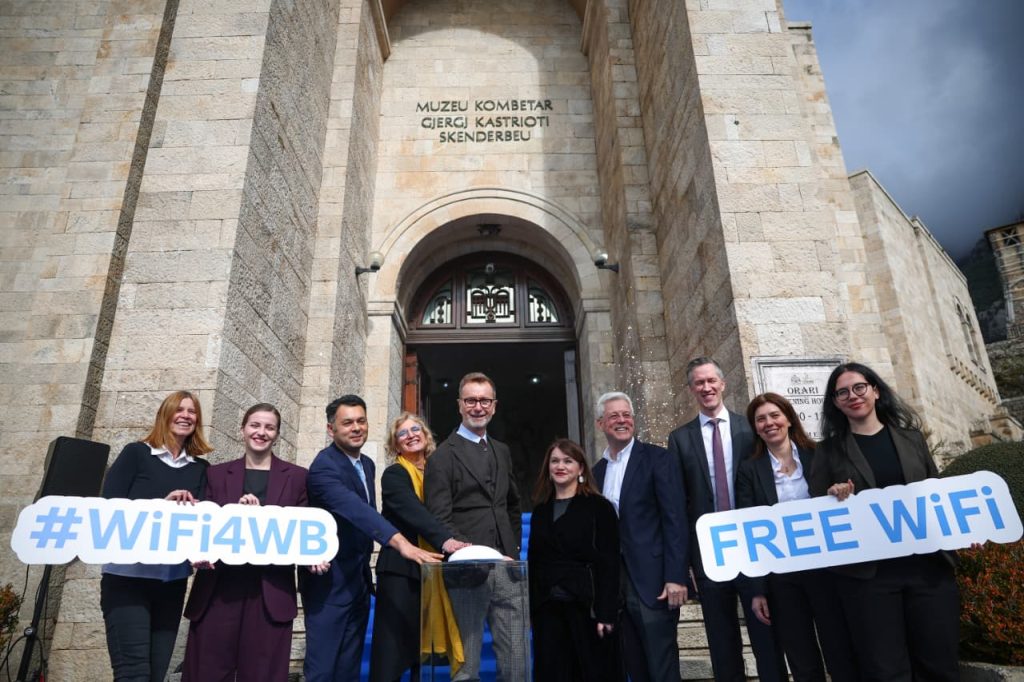 Internet falas në 61 bashki, Shqipëria nis zyrtarisht programin e financuar nga BE